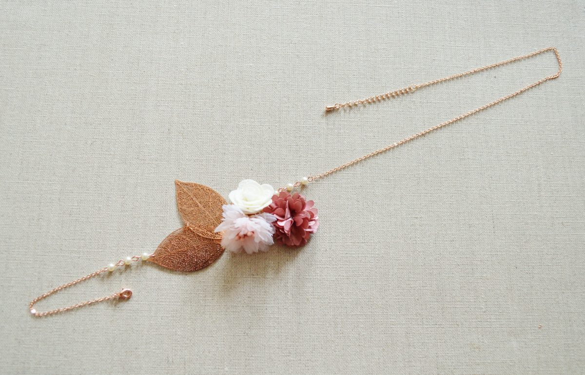 Fleur en tissus grise N°7 accessoire de mariage 