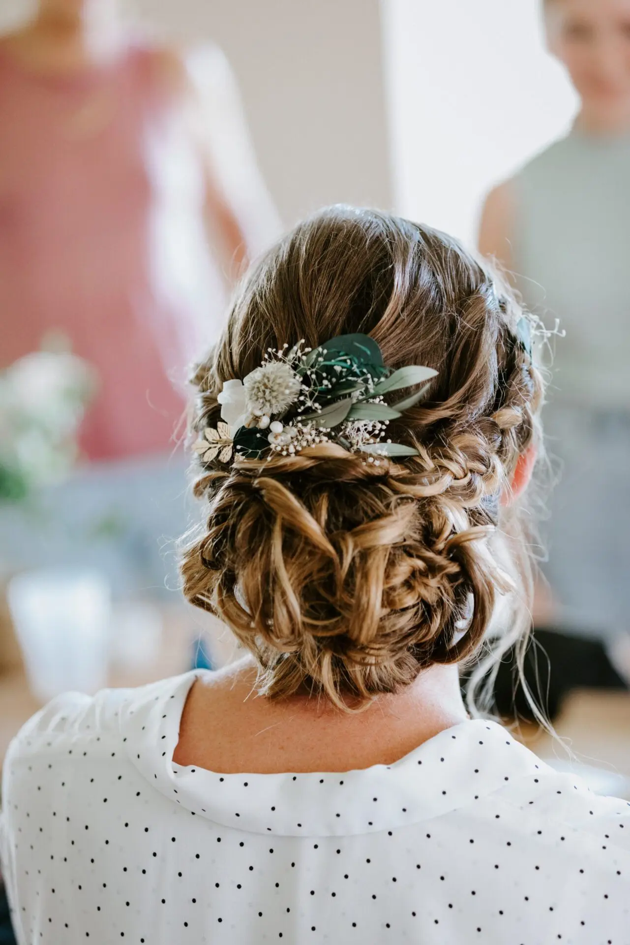 Justine et Kevin Peigne à cheveux mariage rameaux d'olivier et végétaux stabilisés - Mariage nature – Image 1