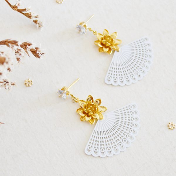 Boucles d'oreilles lotus doré à l'or fin et éventail - bijoux cérémonie fleurs