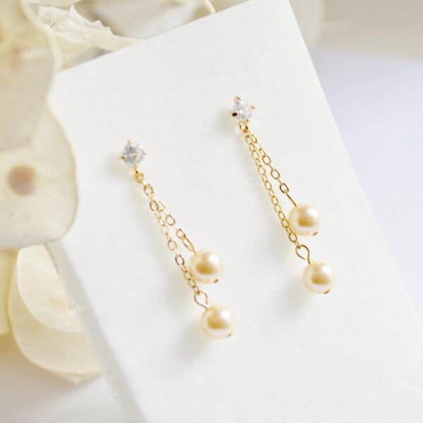 Boucles d'oreilles pendantes à perles nacrées - 2 chaînes