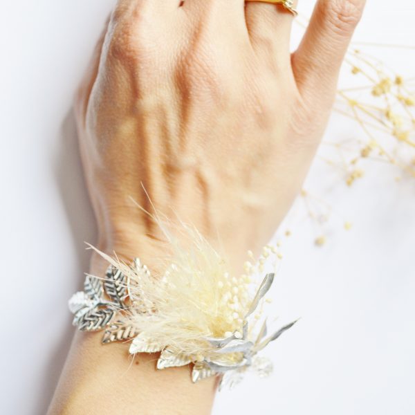 Manchette pampas et détails végétaux sur feuille en métal - mariage pampas - mariage boho chic