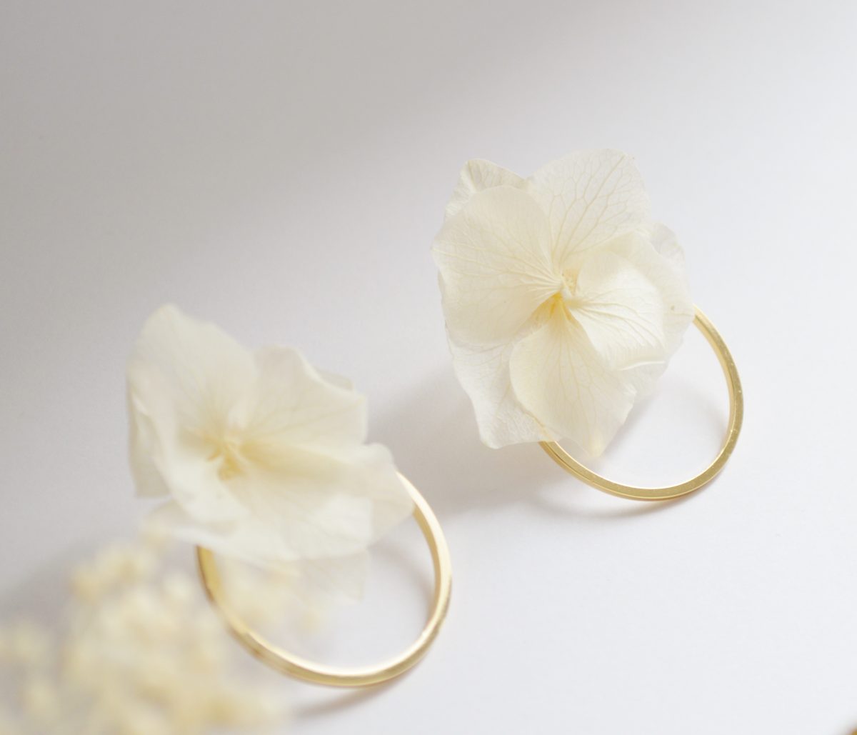 Boucles d'oreilles fleurs fraîches éternelles blanc ivoire - Collection pure