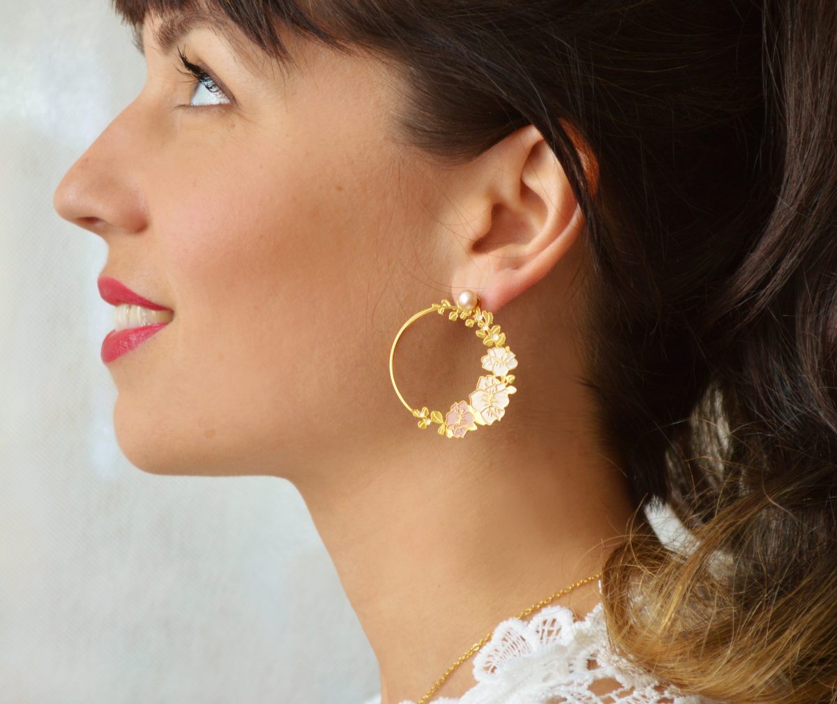 Boucles d'oreilles couronnes de roses et d'eucalyptus dorées amovibles
