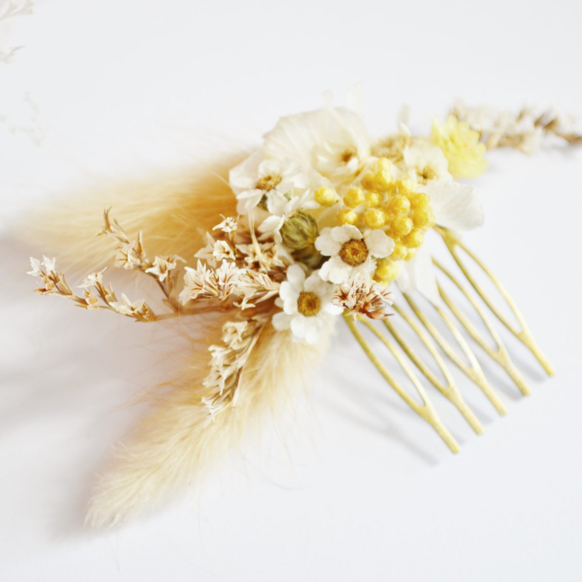 Broche à cheveux fleurs séchées aux tons jaunes et ivoire - accessoire de cheveux mariage champêtre