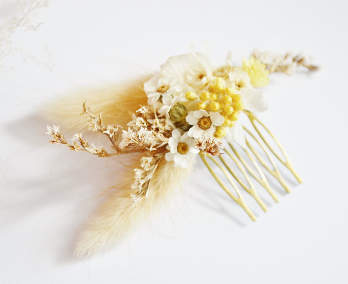 Broche à cheveux fleurs séchées aux tons jaunes et ivoire - accessoire de cheveux mariage champêtre