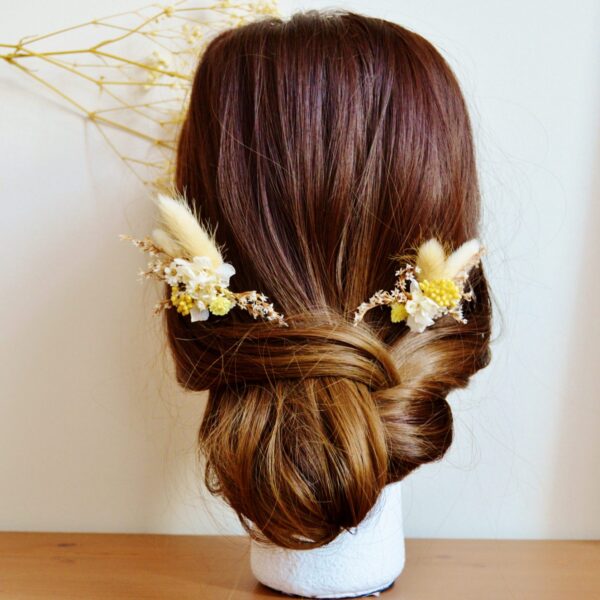 Broche à cheveux fleurs séchées aux tons jaunes et ivoire - accessoire de cheveux mariage champêtre