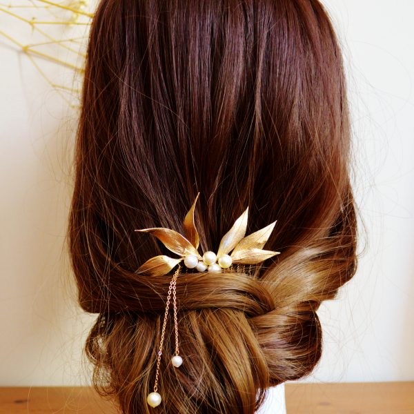 Peigne à chignon feuilles dorées stabilisées et perles - bijoux mariage collection or et ivoire