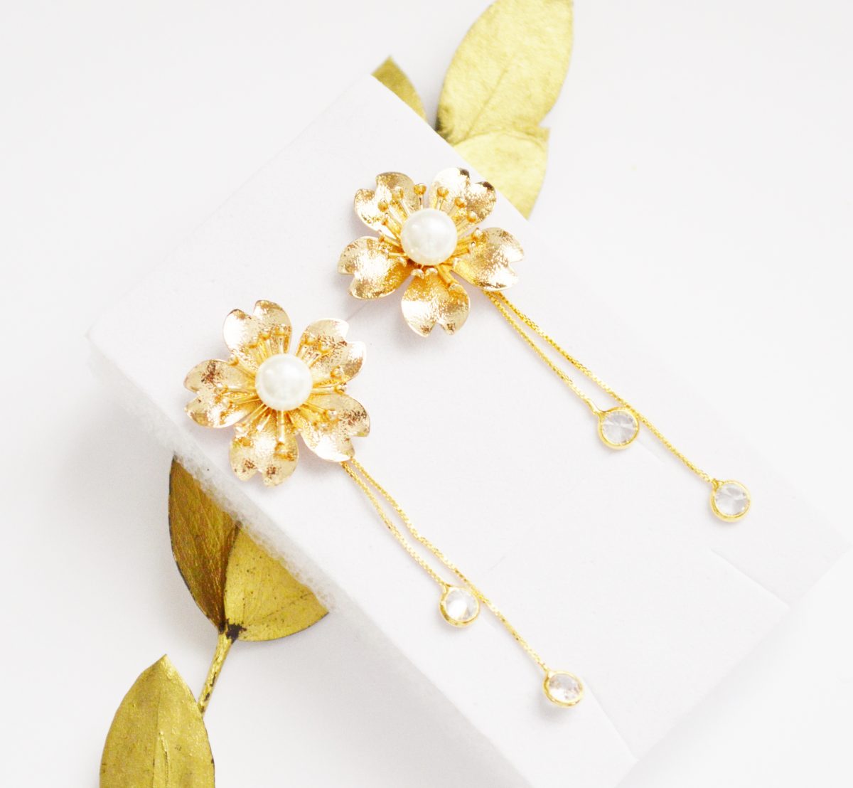 boucles d'oreilles fleurs dorées