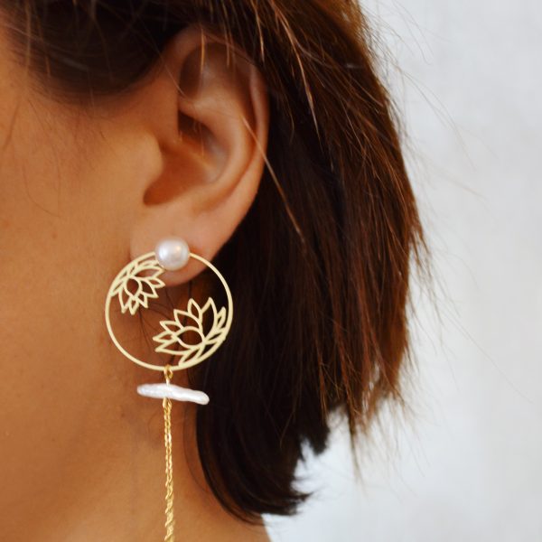 Boucles d'oreilles amovibles lotus tons blancs à perles d'eau douce