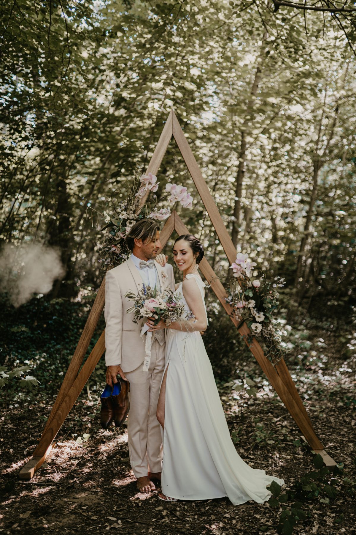 Boutonnière mariage eucalyptus, hortensias et chardons bleus