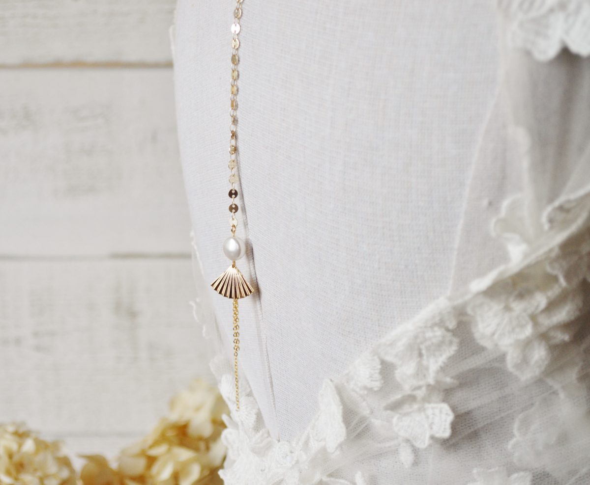 Bijou de dos éventail et perle nacrée Swarovski - collier de dos original