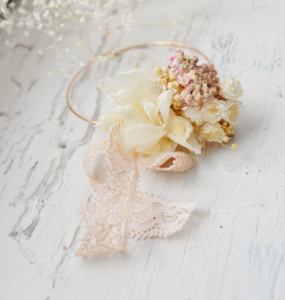 Bracelet mariage fleur séchées vieux rose et hortensia éternel - dentelle rose