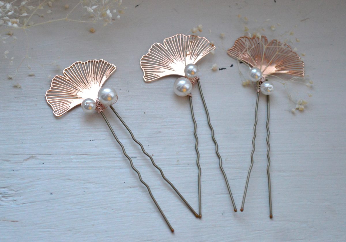Epingles à cheveux or rose à feuilles de Ginkgo, gypsophile et perles Swarovski.