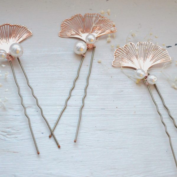 Epingles à cheveux or rose à feuilles de Ginkgo, gypsophile et perles Swarovski.