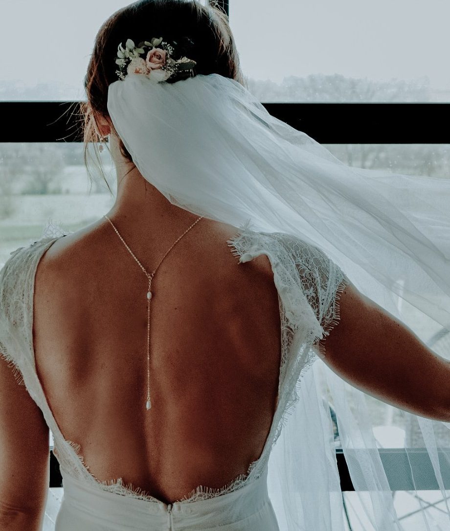 Collier mariage dos 2025