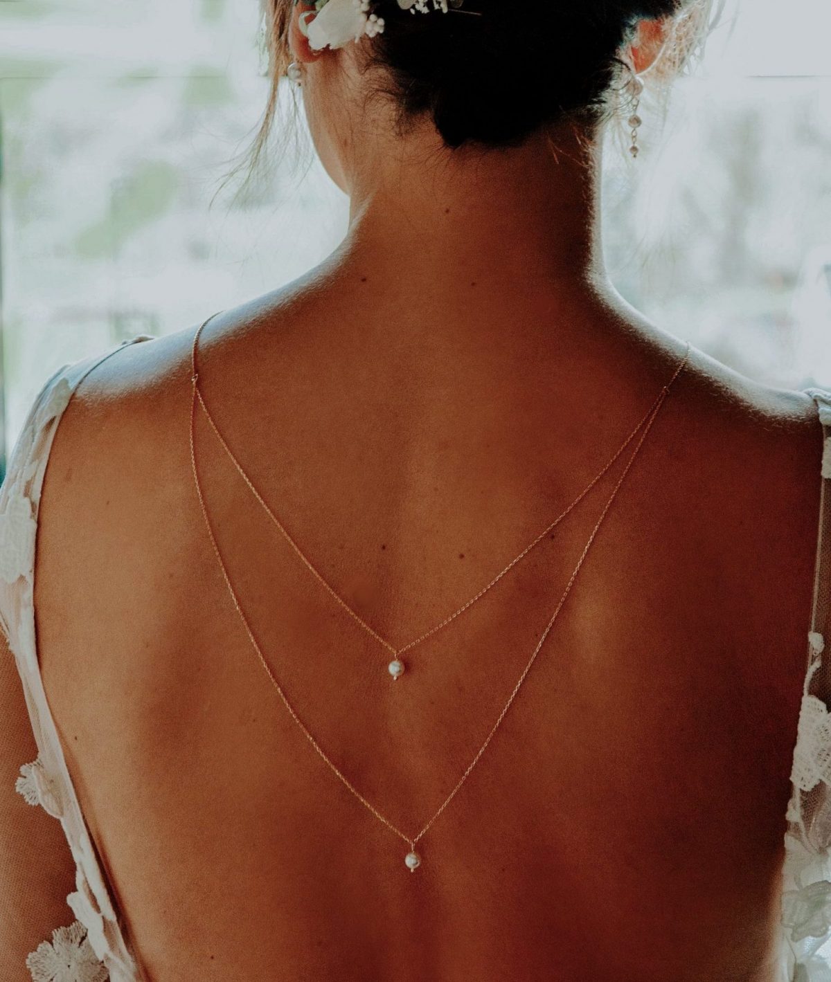 Collier de dos double chaines perles blanches nacrées - bijoux de dos mariage