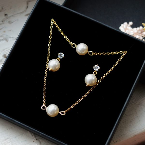 Parure mariée - collier + boucles + bracelet à perles nacrées Swarovski - bijoux mariage minimaliste et chic