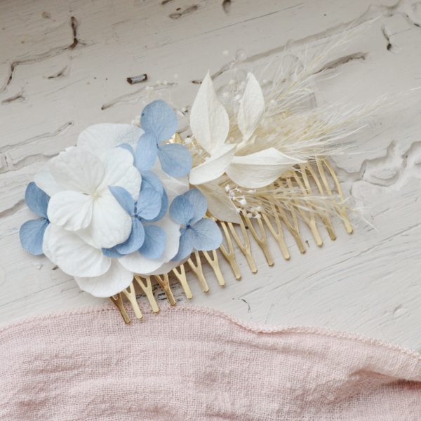 Peigne à cheveux mariée fleurs bleues et blanches avec pampas - accessoire de coiffure mariage bleu