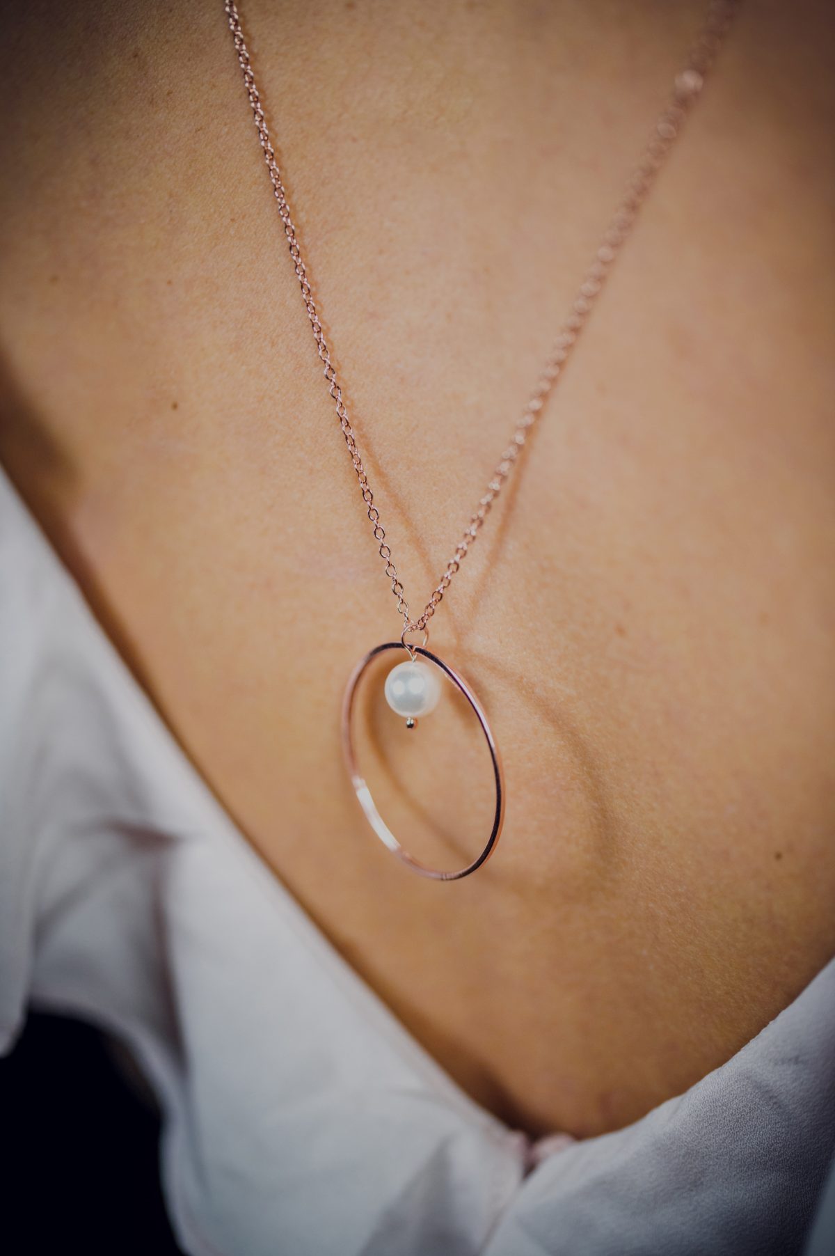 Bijou de dos or rose géométrique, anneau et perle nacrée - divers coloris