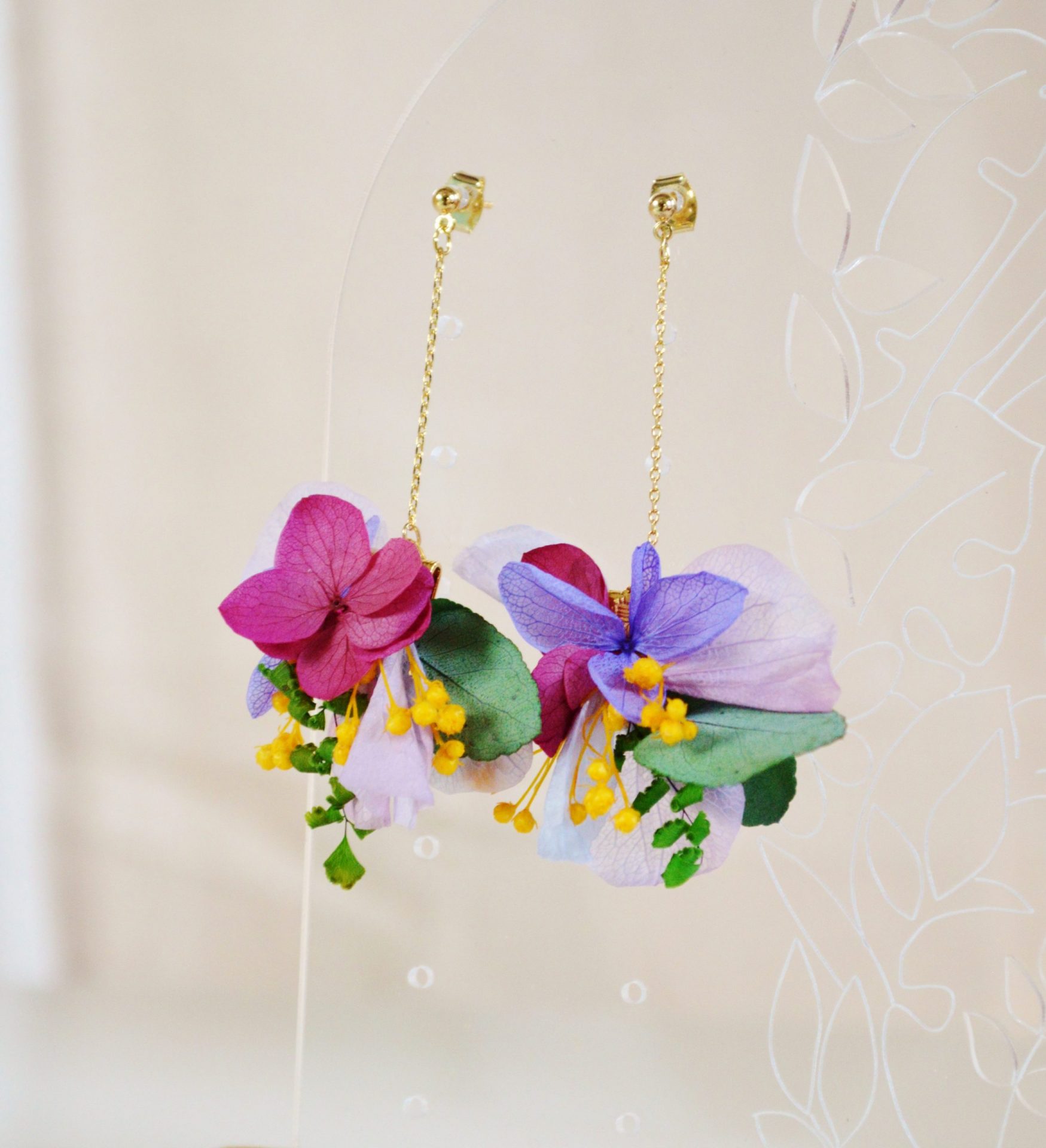 Boucles D'Oreilles Pendantes à Cristaux Multicolores En Forme De Cœur/Fleur - Plaqué Or 18K