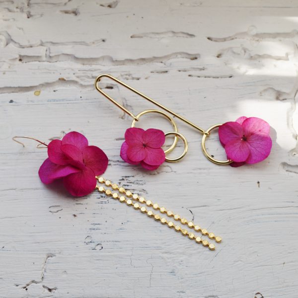 Boucles d'oreilles asymétriques fleurs éternelles fuchsia - divers coloris fleurs