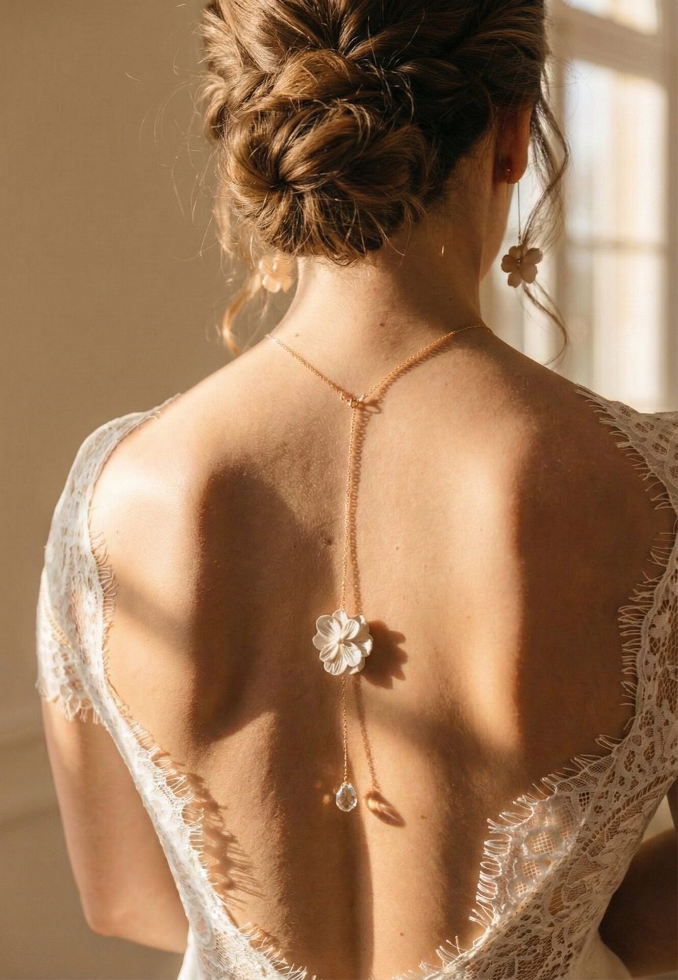 1766660903027 Collier de dos mariage petites fleurs naturelles vert sauge et cristaux - divers coloris – Image 4