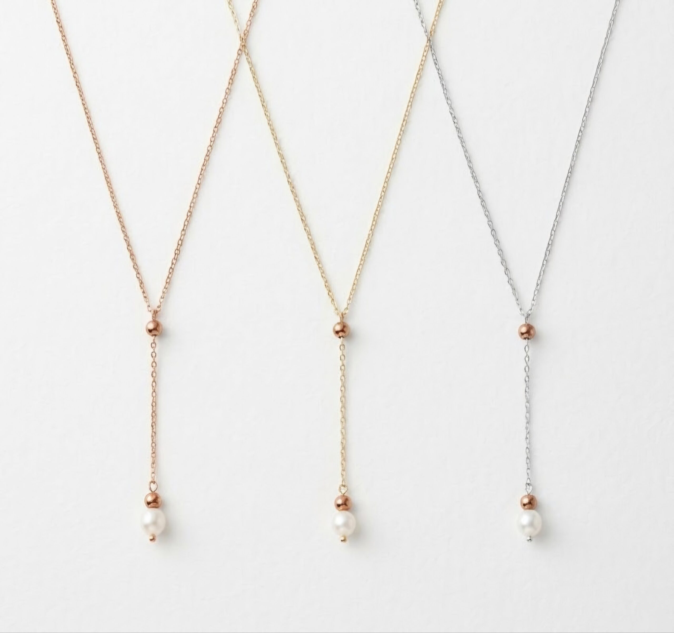2025/11/1000072659-scaled.jpg Collier fin mariage perles pendantes nacrées et terracotta - bijoux mariage minimalistes couleurs terracotta – Image 7