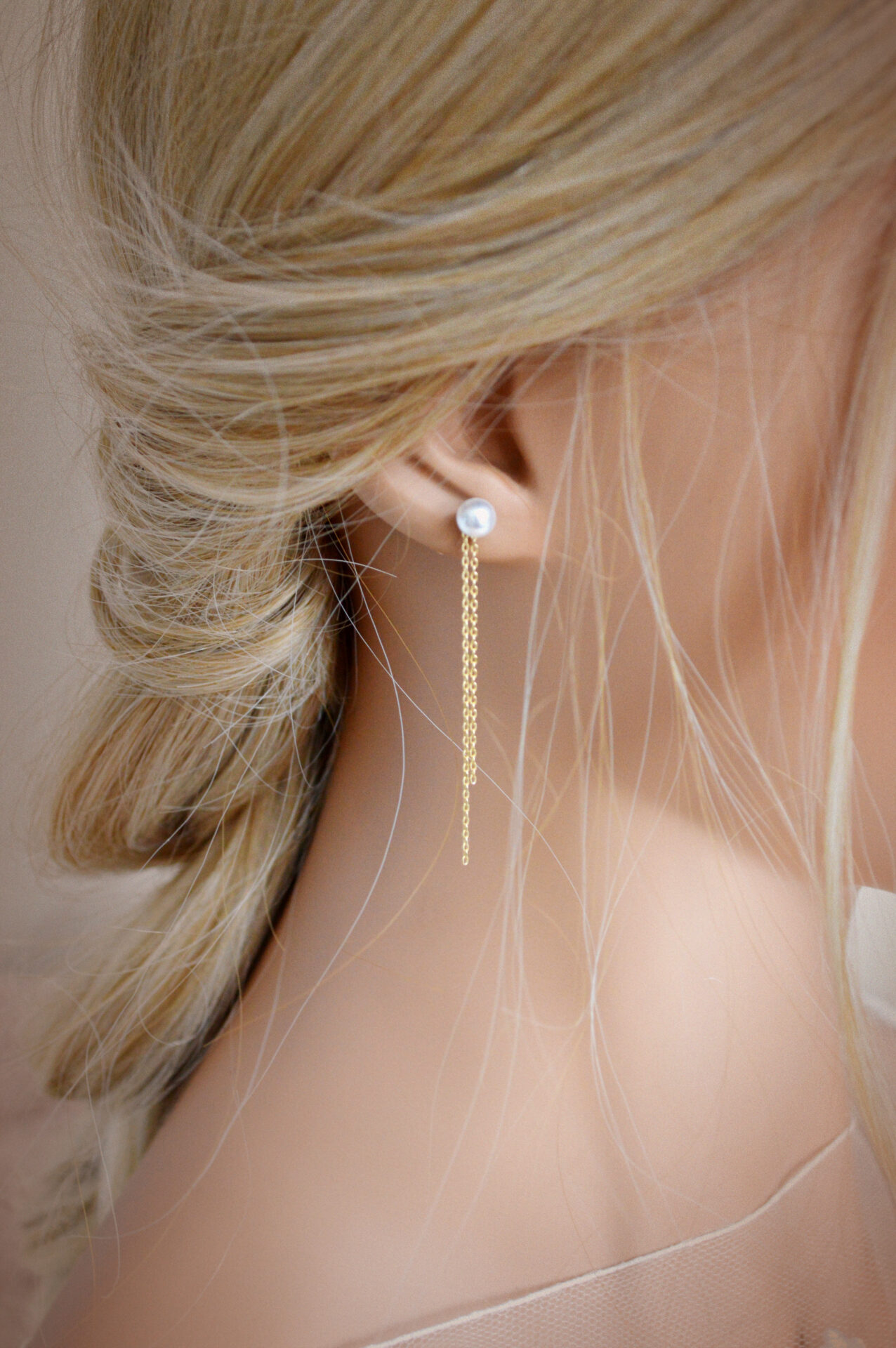 DSC_0661 Boucles d'oreilles interchangeables hortensias blanches et dorées esprit porcelaine froide - Boucles d'oreilles mariage Hortense. – Image 18