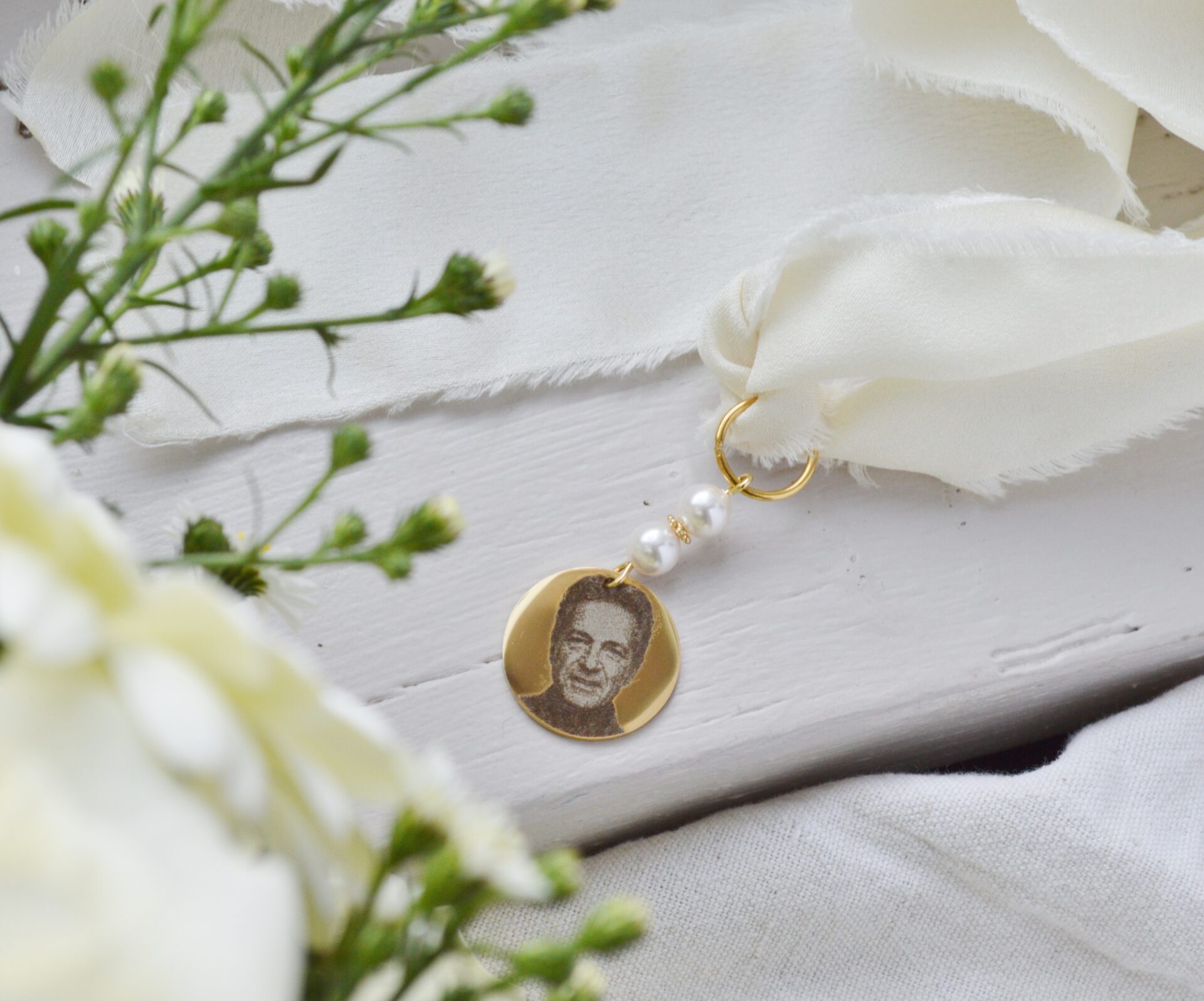 DSC_0694 Médaillon hommage de bouquet de mariage personnalisable gravé photo – médaillon souvenir mariage - accessoire bouquet de fleur sur mesure – Image 5