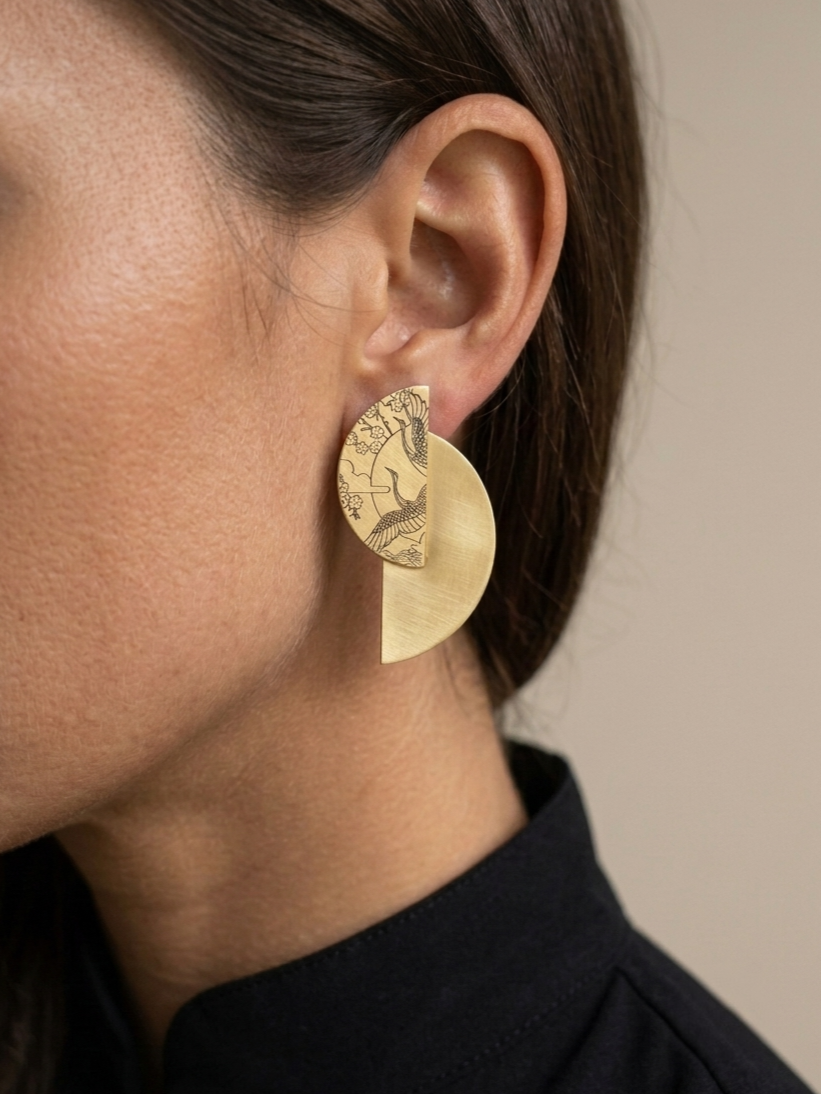 1000069085.png Boucles d'oreilles japonisantes géométriques demi Lune - l'Envol – Image 2