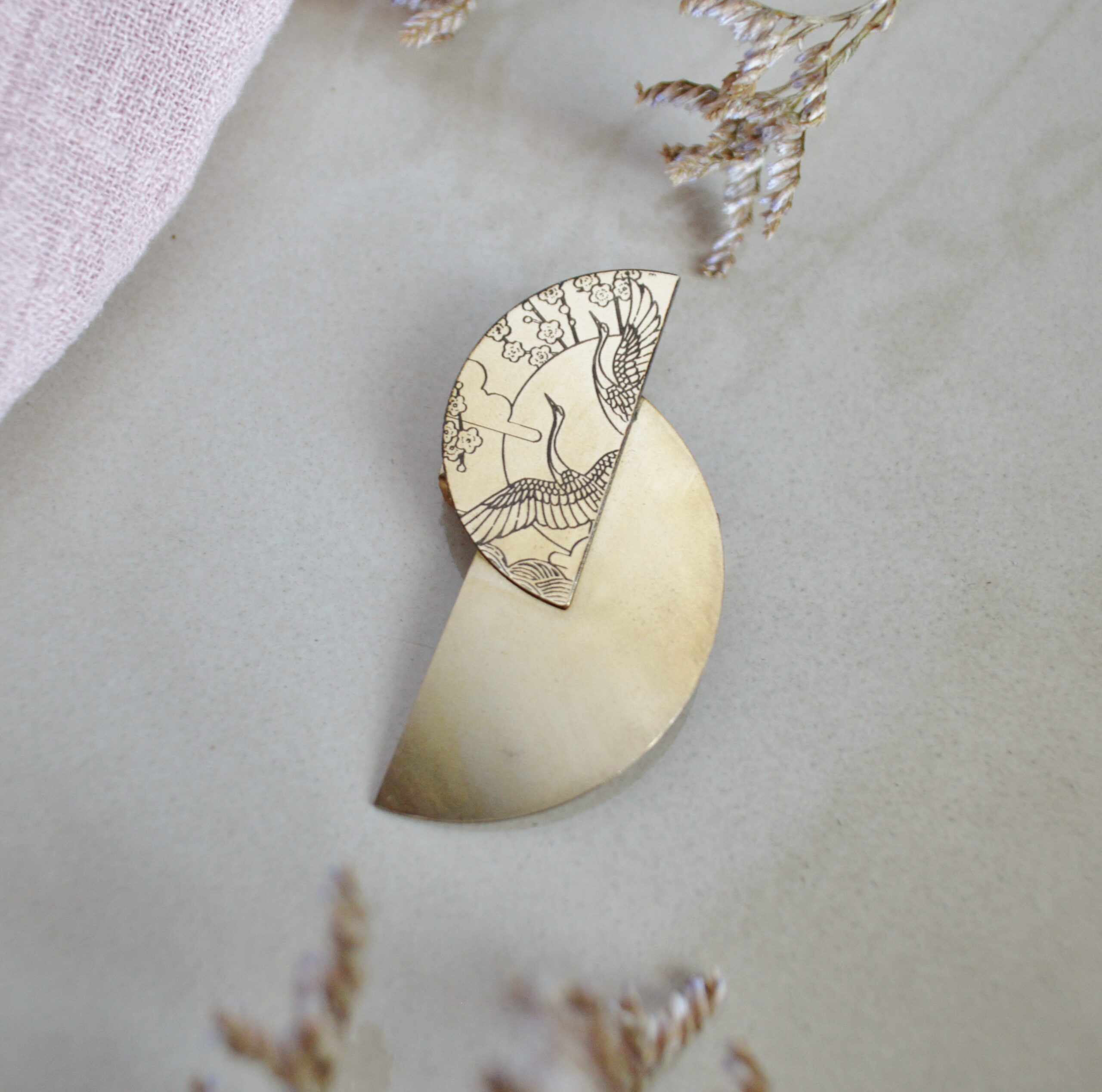 DSC_1145 Broche japonisante géométrique demi Lune - l'Envol – Image 6