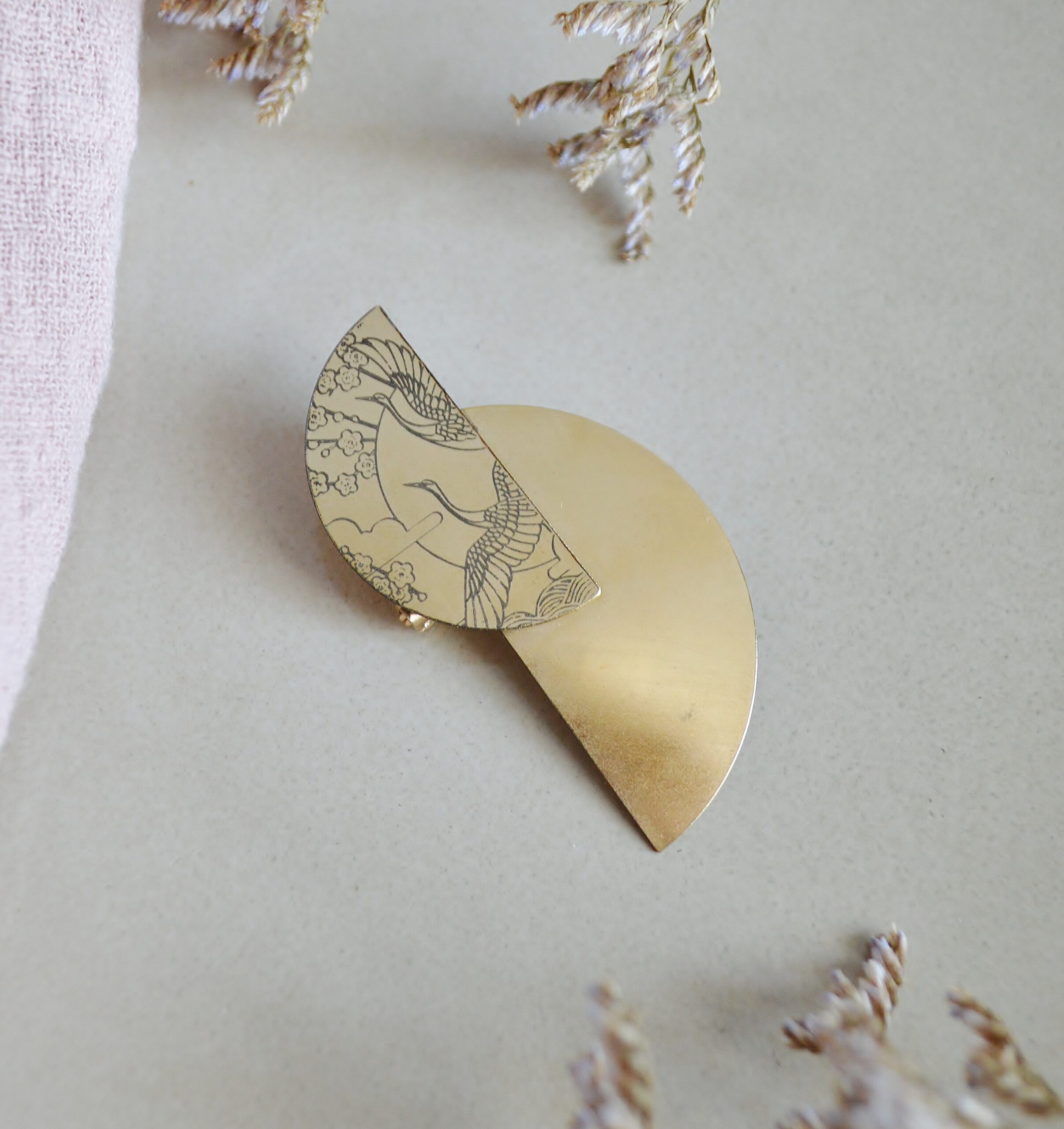 DSC_1147 Broche japonisante géométrique demi Lune - l'Envol – Image 5