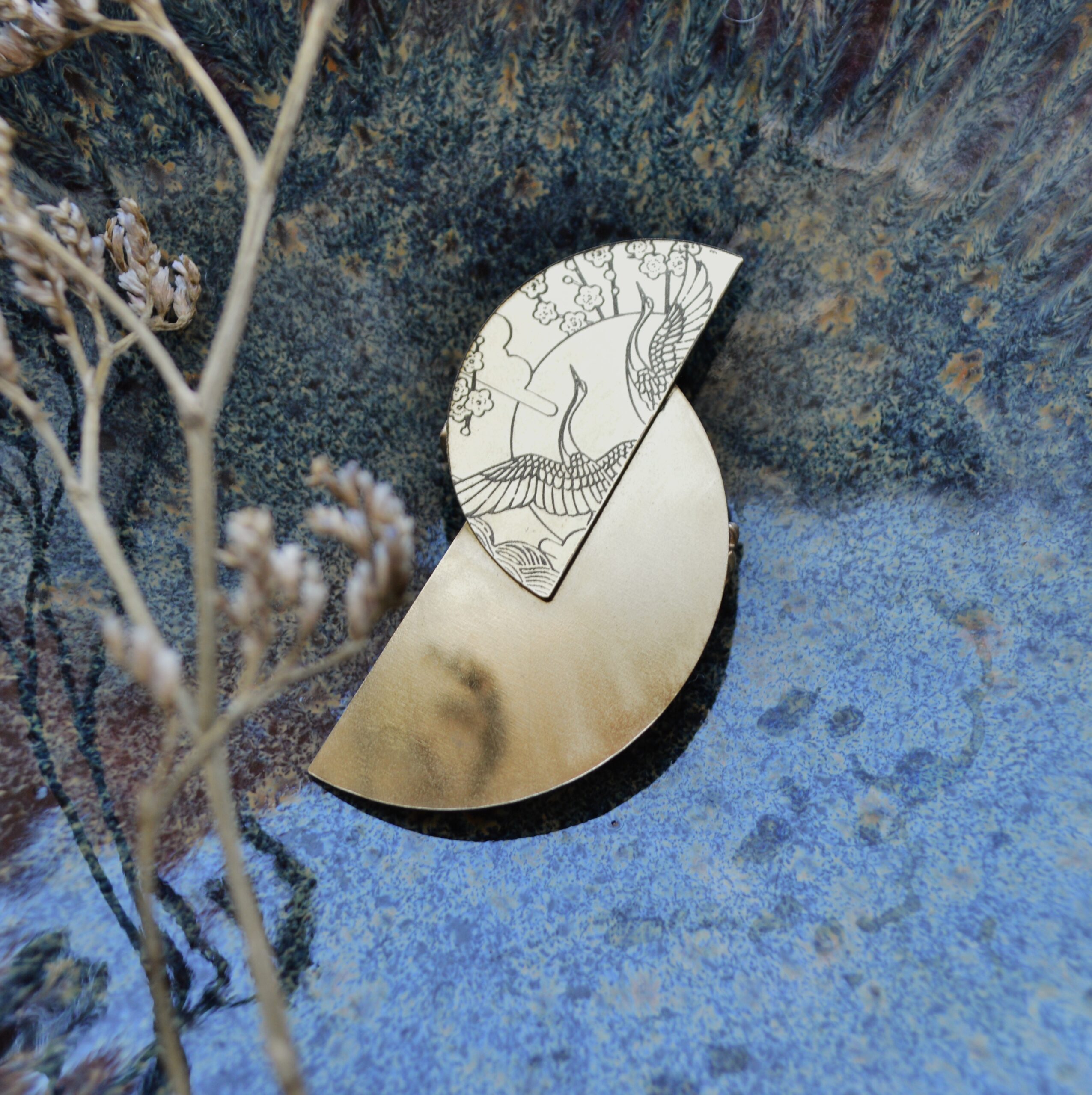 DSC_1151 Broche japonisante géométrique demi Lune - l'Envol – Image 1