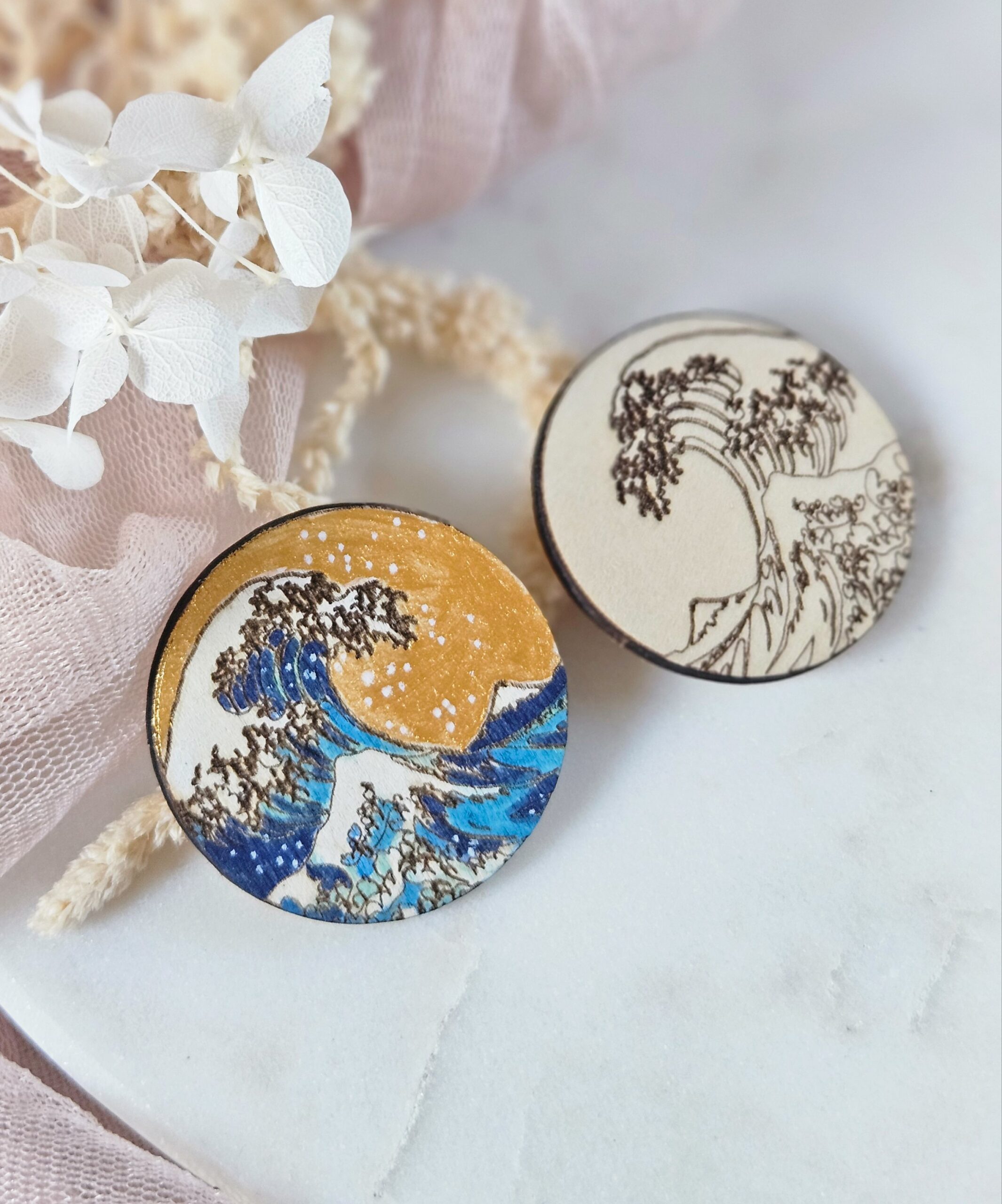 1000073119-1.jpg Coffret DIY — Boucles d’oreilles Vague de Hokusai en bois à peindre – Image 13