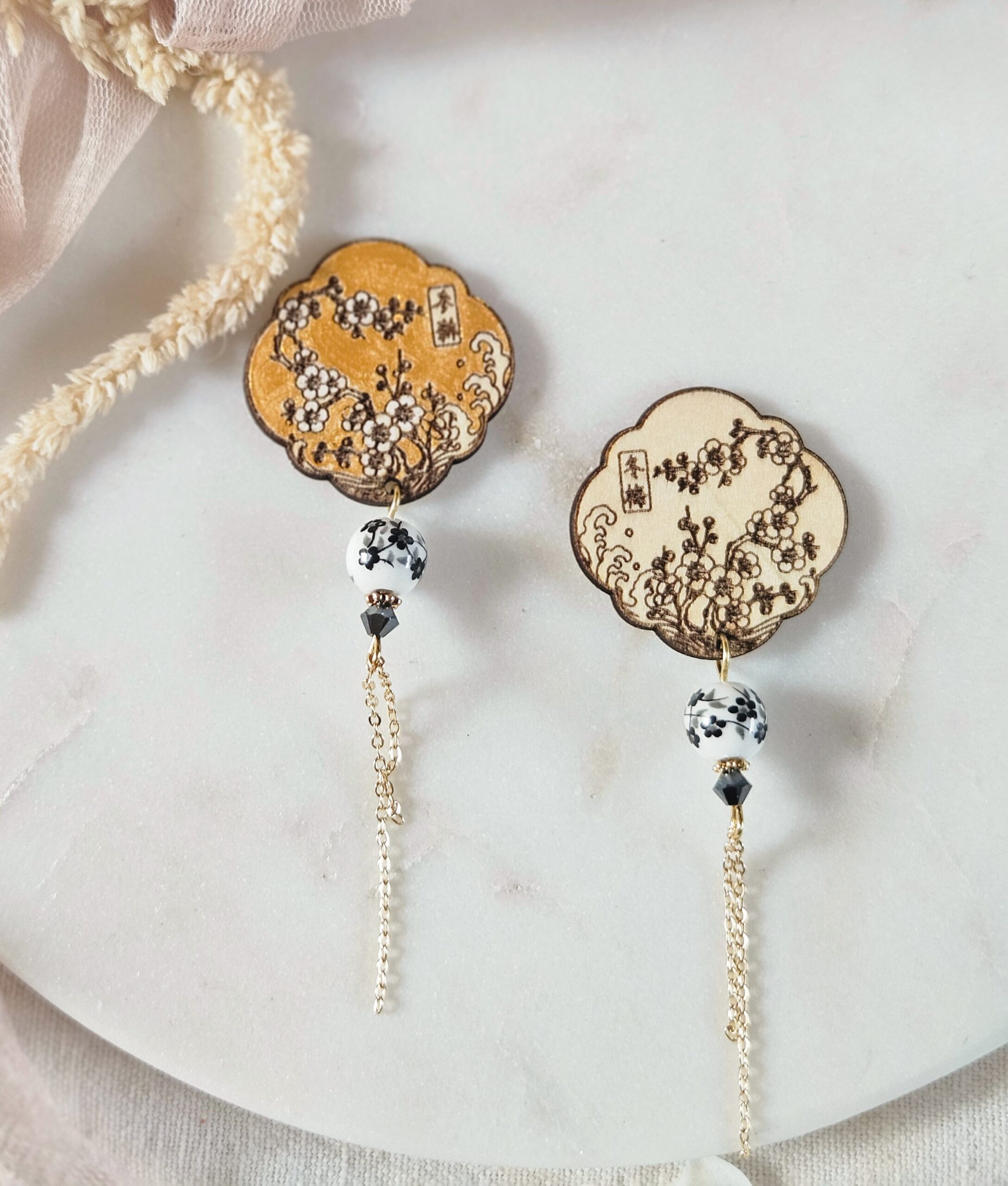 1000073229-1.jpg Coffret DIY — Boucles d’oreilles cerisiers en bois à peindre - coloris or et blanc – Image 19