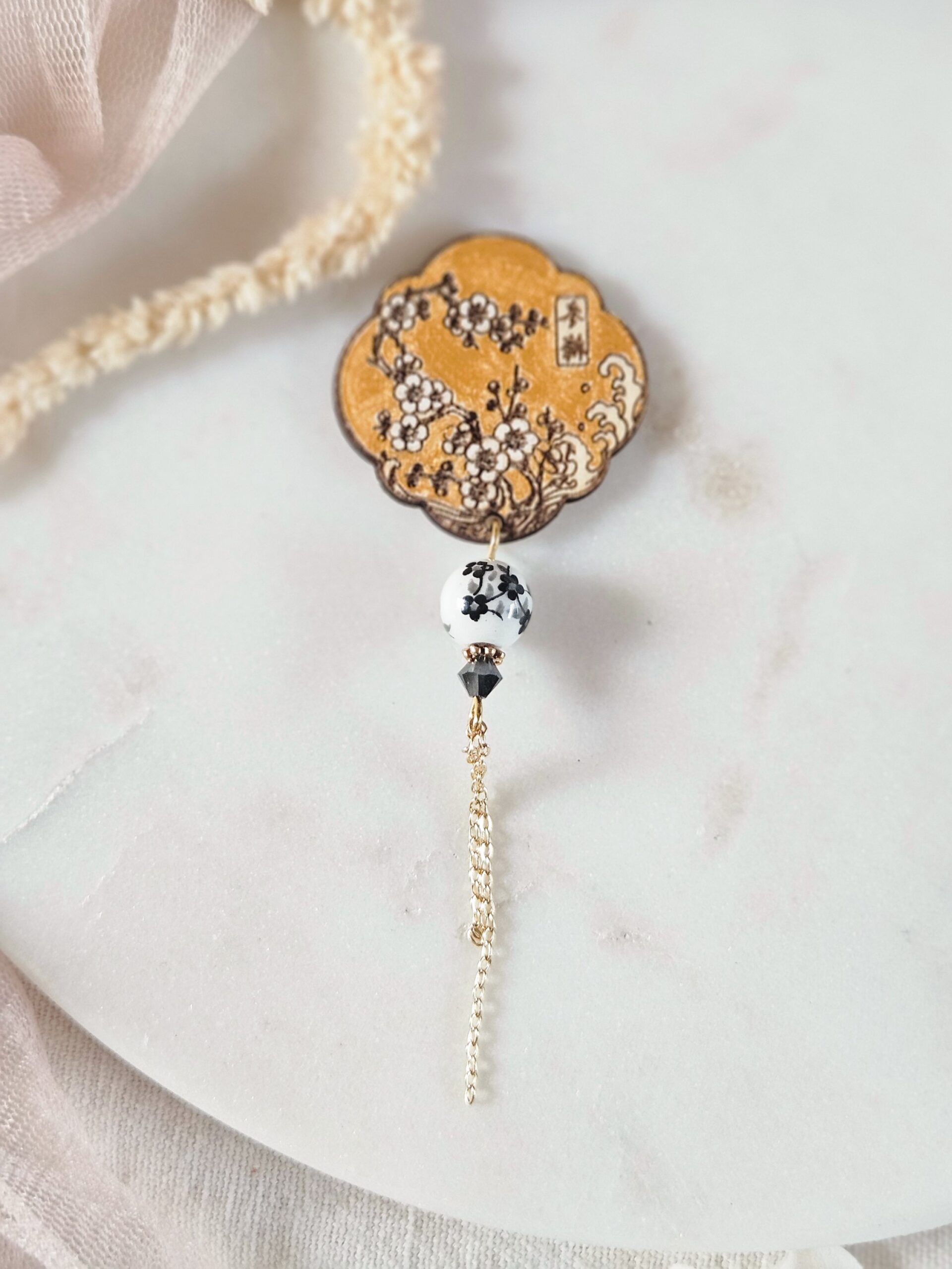 1000073233-1.jpg Coffret DIY — Boucles d’oreilles cerisiers en bois à peindre - coloris or et blanc – Image 18