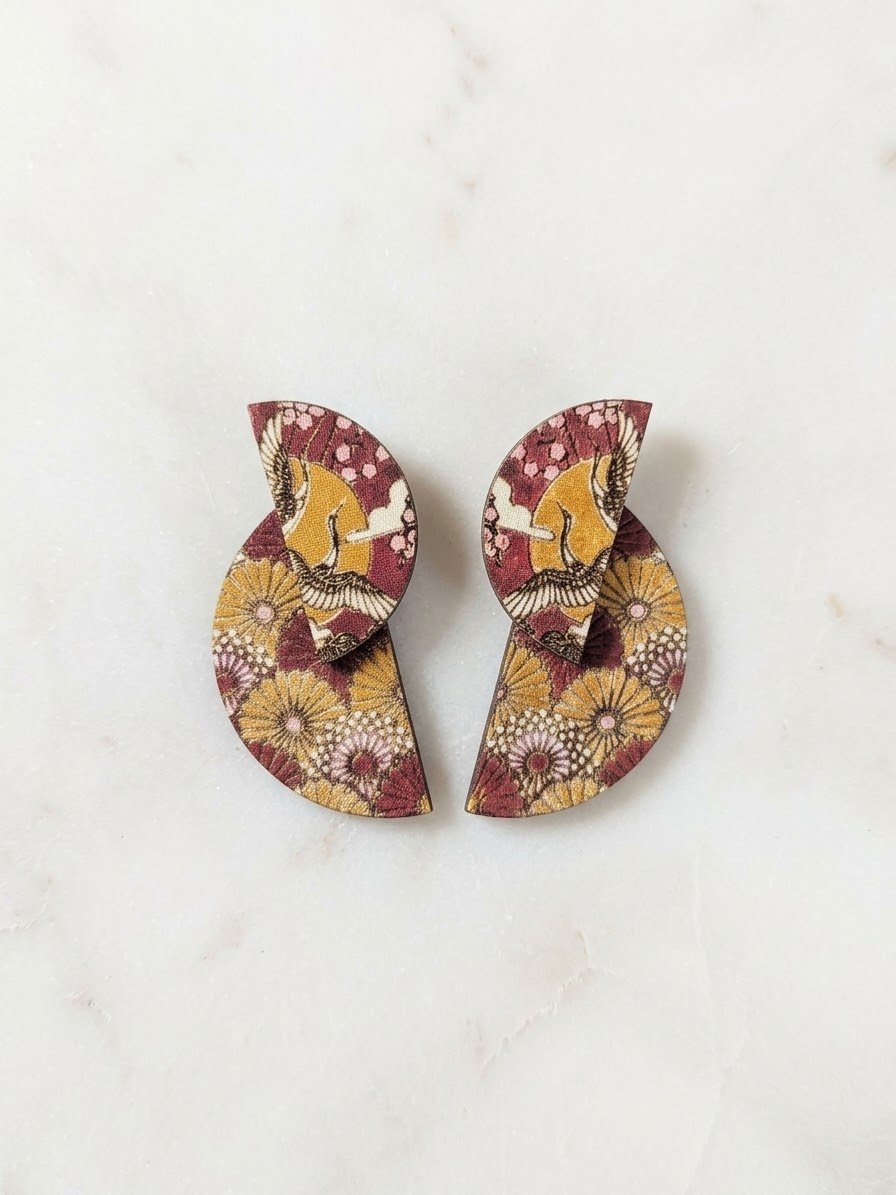 1000073271.jpg Coffret DIY — Boucles d’oreilles grue l'Envol en bois à peindre - coloris bordeaux et or – Image 13