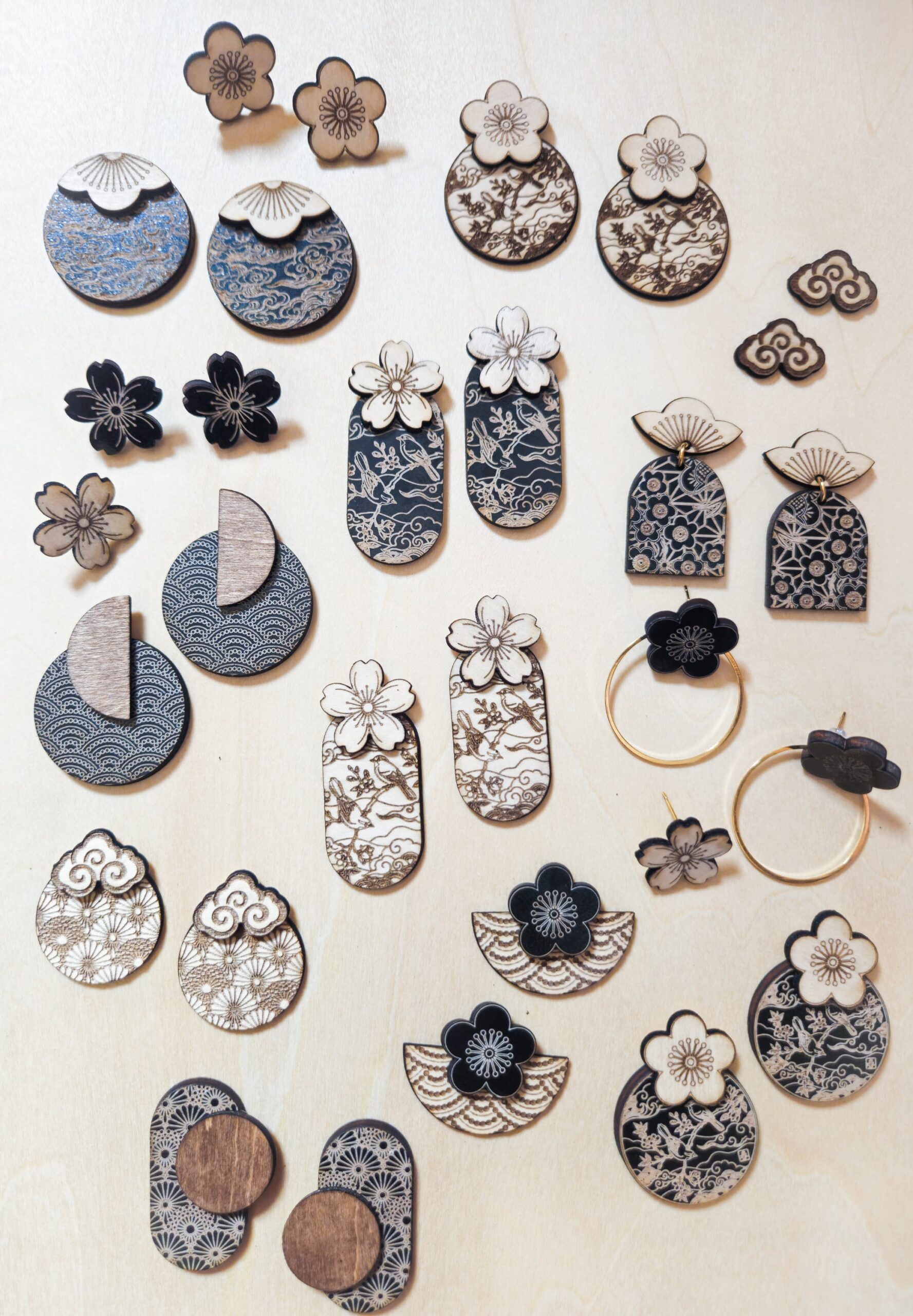 1000075486.jpg Boucles d’oreilles Nuage Kiku en bois rondes - bijoux japonisants – Image 6
