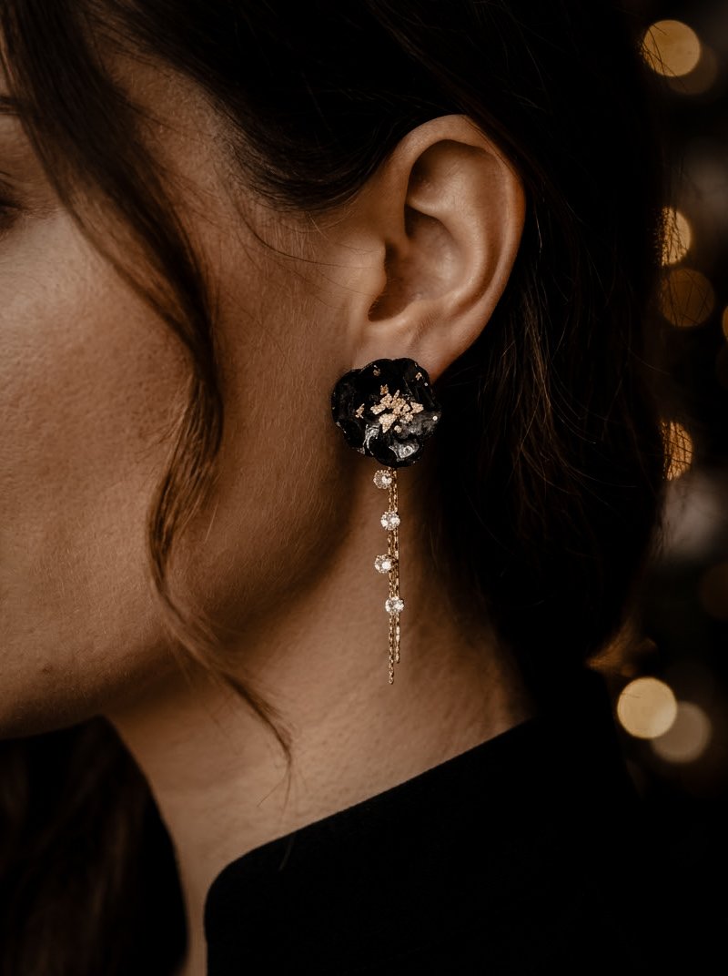 1000075870.jpg Boucles d'oreilles fleurs éternelles avec feuilles d'or et pendants à strass modulables - divers coloris – Image 1