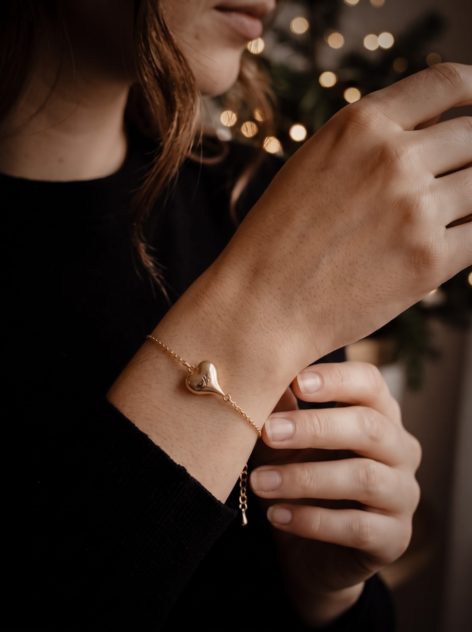 2026/10/1000077673.jpg Bracelet doré cœurs initiales personnalisées acier inoxydables – bijoux gravés sur mesure - cadeau personnalisé femme Noël – Image 6