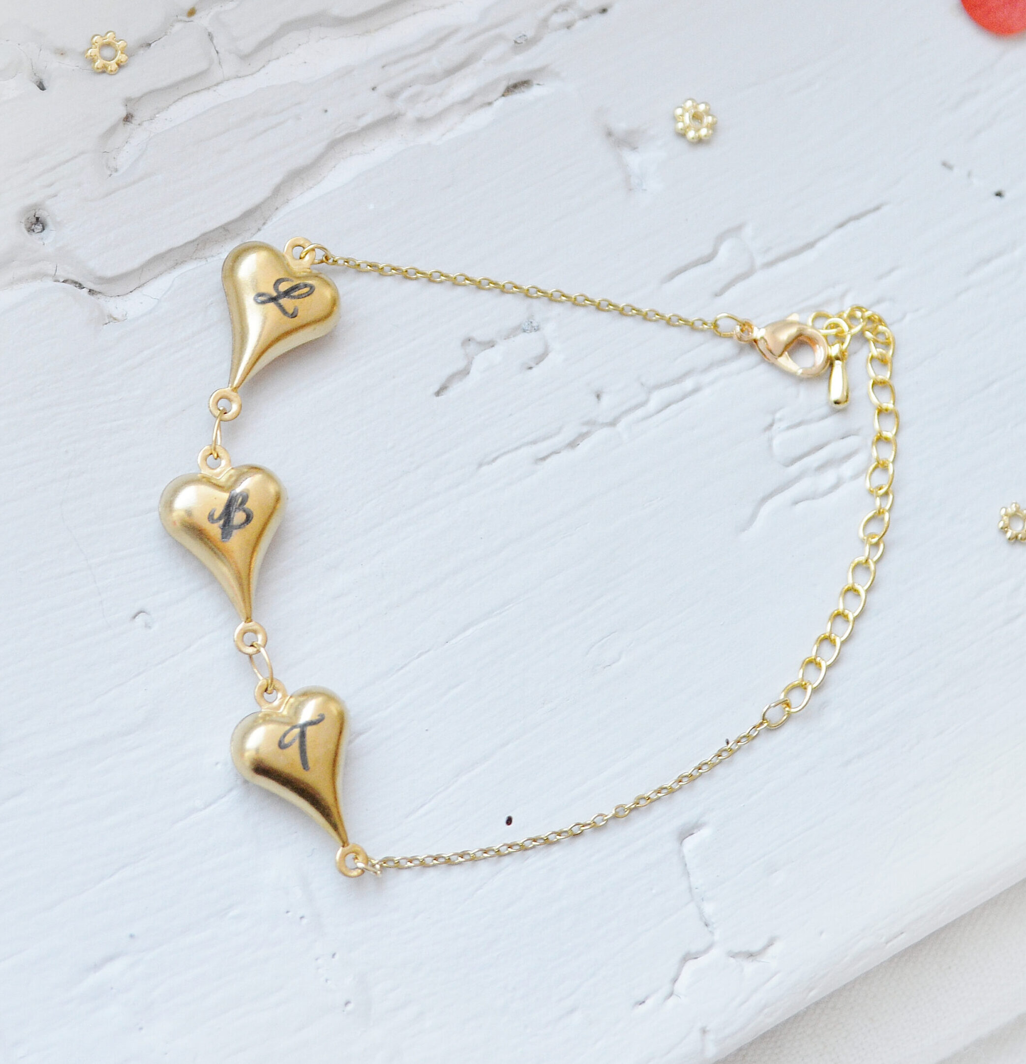 BRACELET COEUR 2 Bracelet doré cœurs initiales personnalisées acier inoxydables – bijoux gravés sur mesure - cadeau personnalisé femme Noël – Image 3