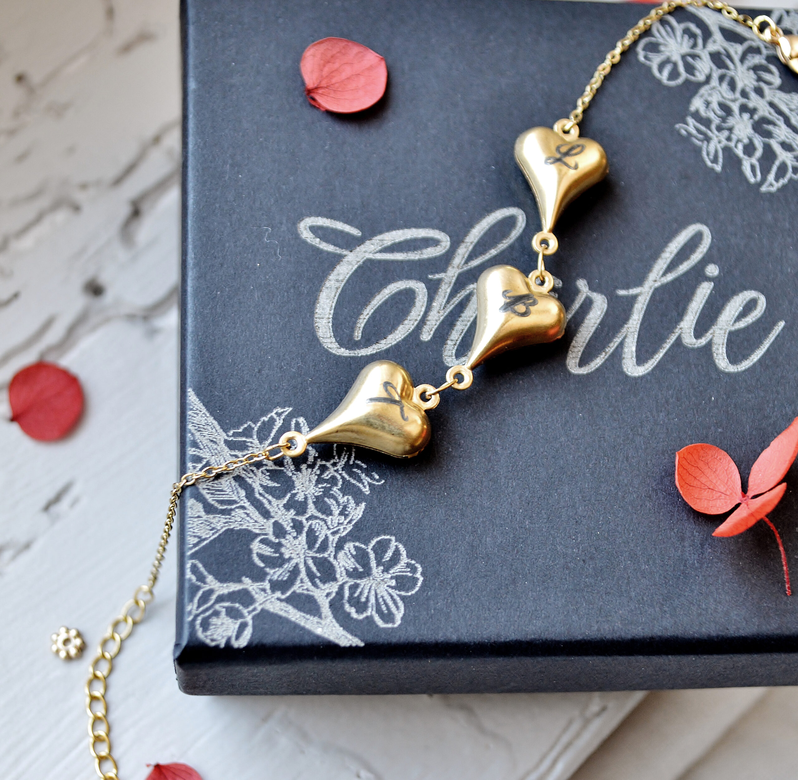 BRACELET COEUR BOITE Bracelet doré cœurs initiales personnalisées acier inoxydables – bijoux gravés sur mesure - cadeau personnalisé femme Noël – Image 4