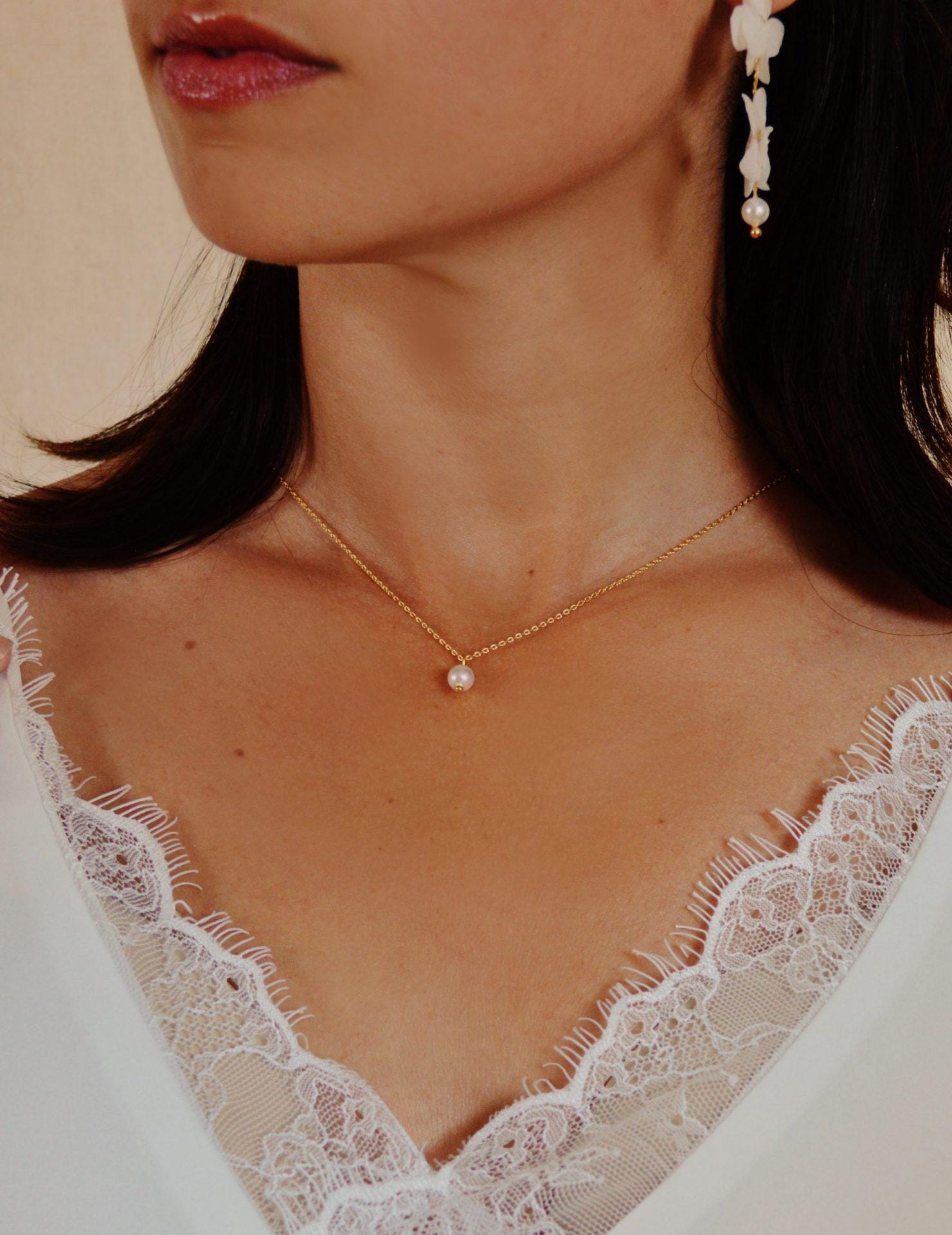 Collier de dos mariage personnalisé Initiales gravées et perles nacrées Swarovski – bijou de dos sur mesure Collier de dos mariage personnalisé Initiales gravées et perles nacrées Swarovski – bijou de dos sur mesure