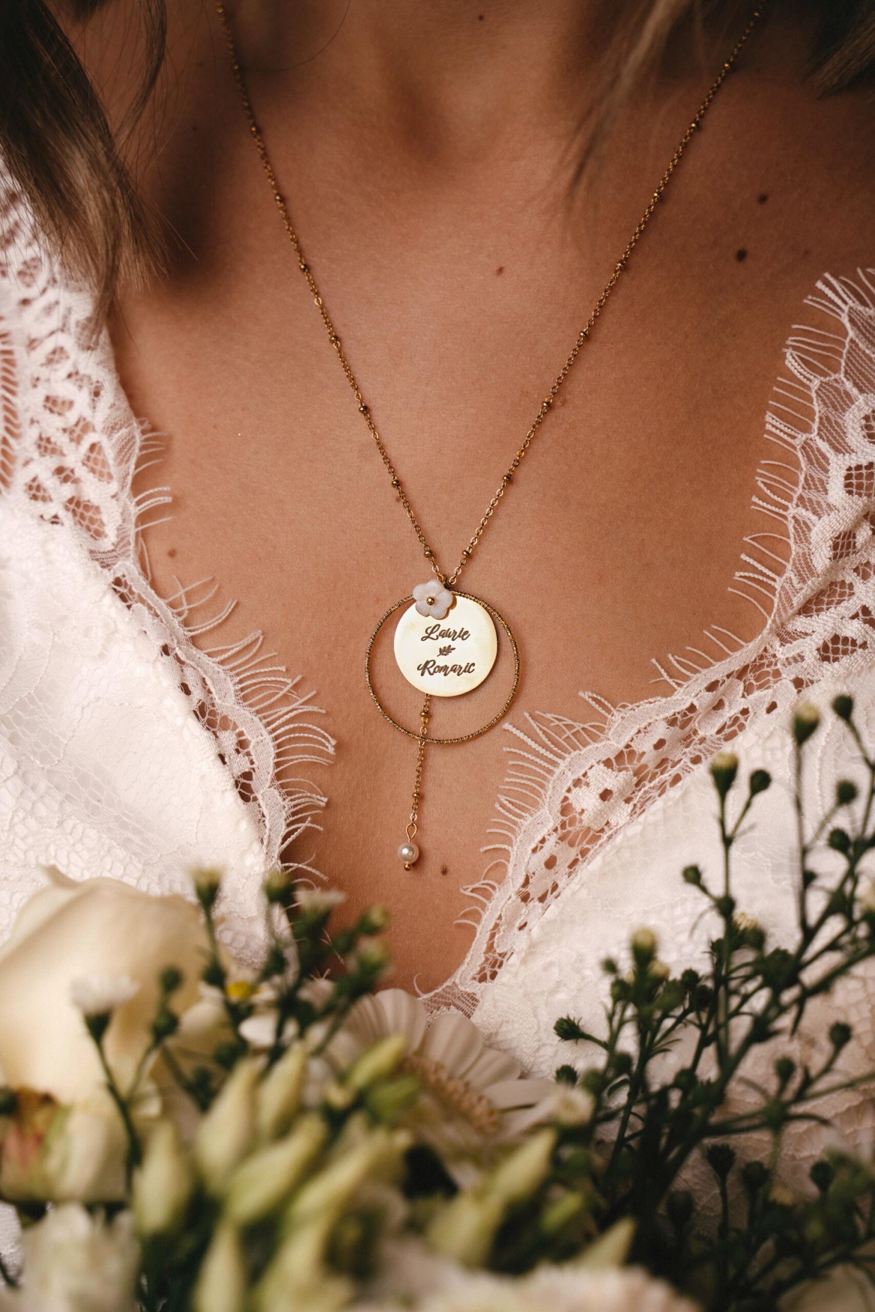 Collier Mariage personnalisé prénoms & date gravés – bijoux cérémonie gravés sur mesure – cadeau pour elle Noël Collier Mariage personnalisé prénoms & date gravés – bijoux cérémonie gravés sur mesure – cadeau pour elle Noël