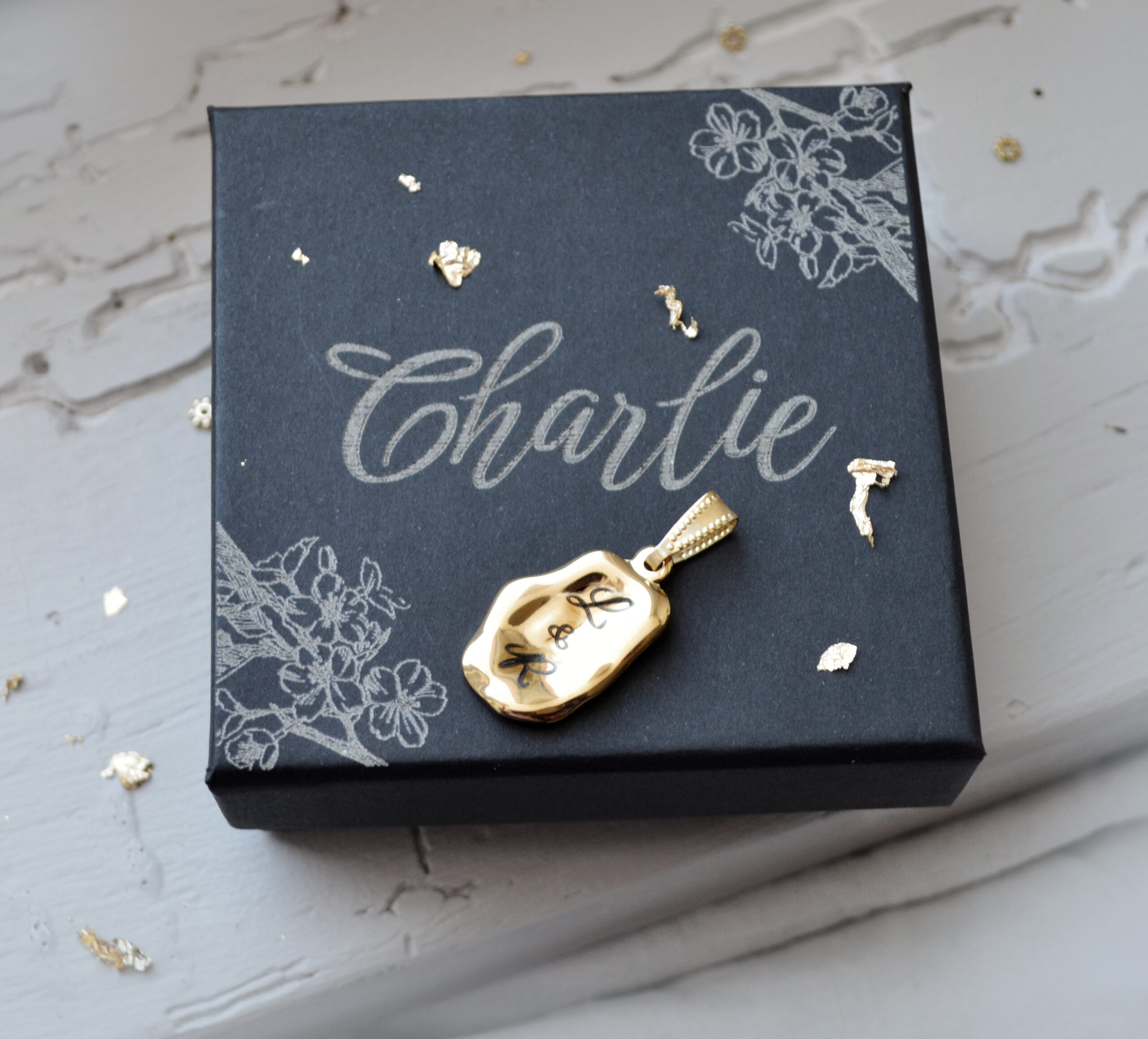 médaillon boite Médaillon irrégulier initiales personnalisées acier inoxydable – bijoux gravés sur mesure - cadeau personnalisé femme Noël – Image 6