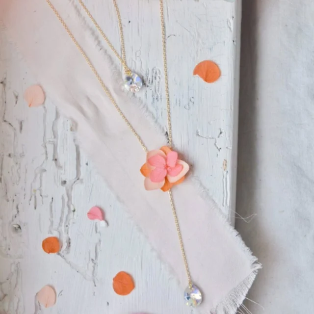 Le collier de dos peach fuzz 🧡🩷🤍