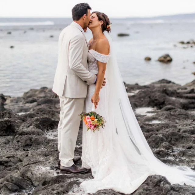 Et je vous ferai également découvrir le magnifique mariage de Léa et Farid à La Réunion 🧡
Pic @mathieu.dete